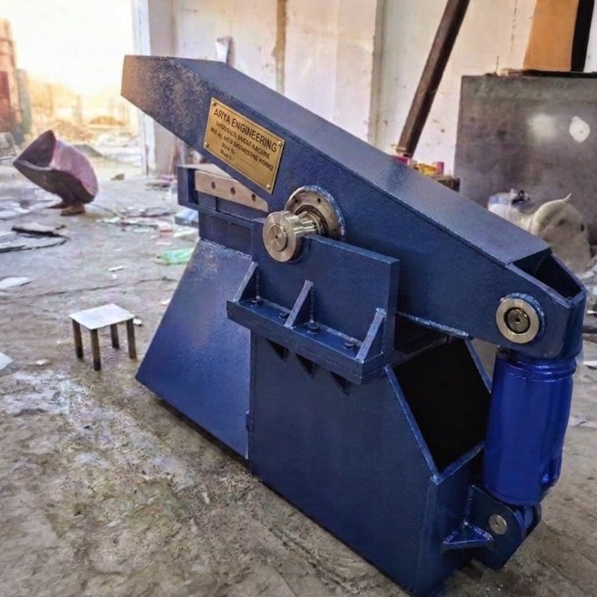 Alligator shearing machine for scrap cutting